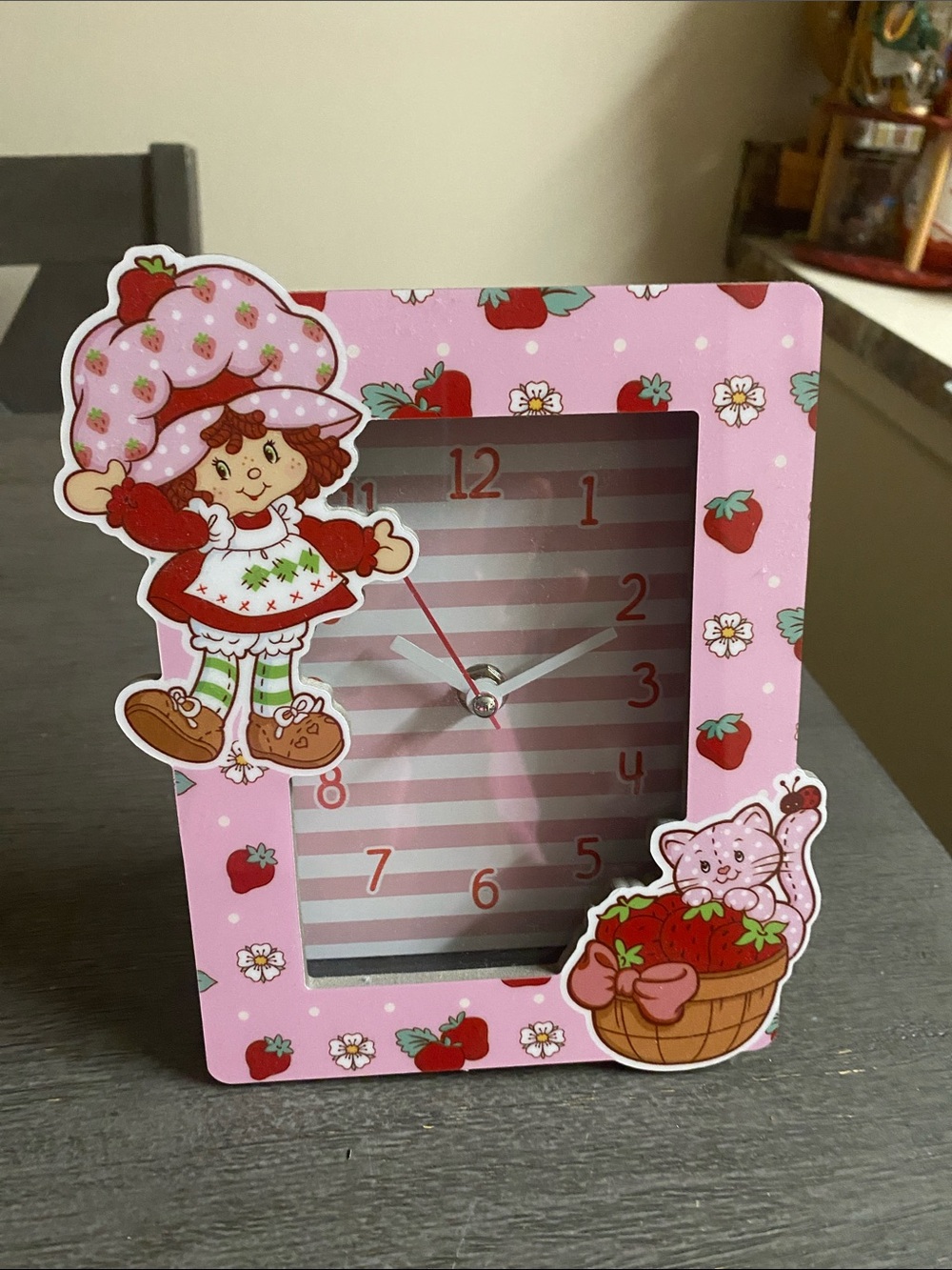 Strawberry Shortcake-Themed Decorative Table Clock